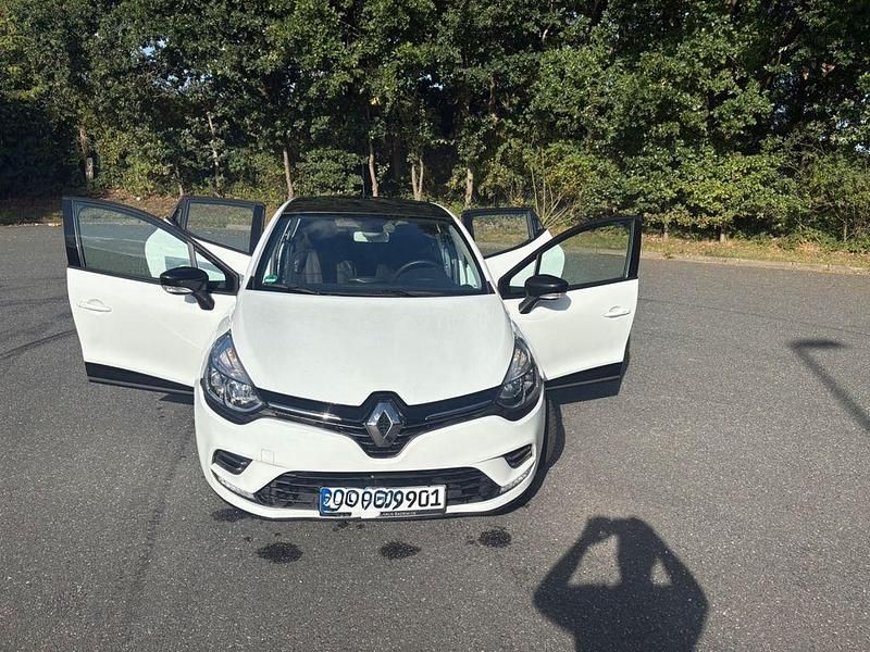 Weiß Gebraucht 2018 Renault Clio IV Limousine | 7.999 € (Guter Preis) - Bild 1/4