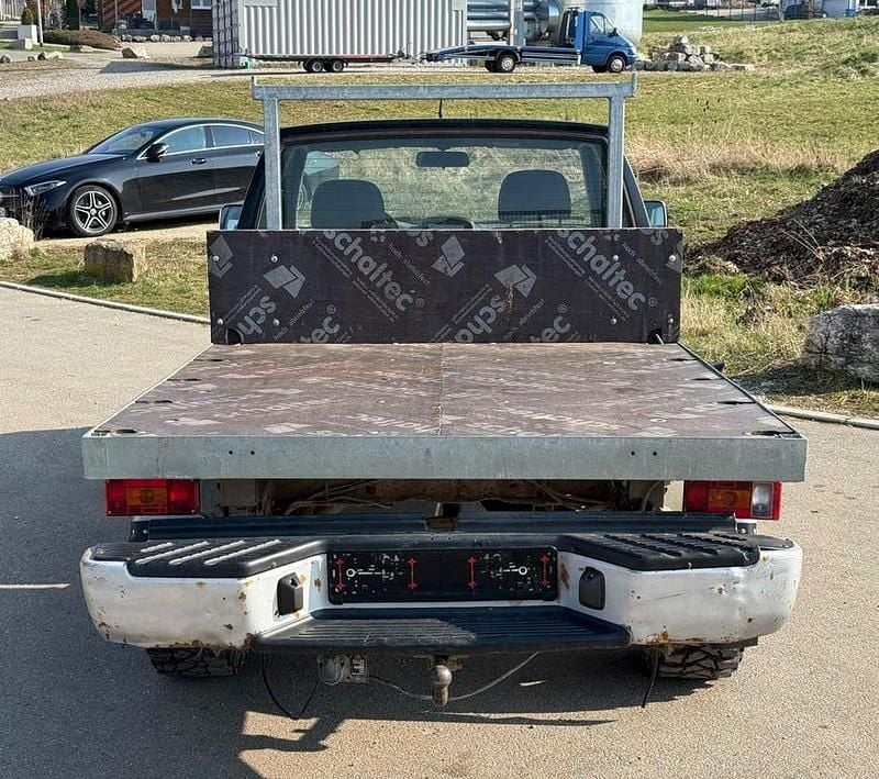 Gebraucht Nissan Navara 133 PS (97 kW) 2004 Schwarz Pickup