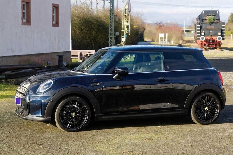 Gebraucht Mini Cooper SE 135 kW (184 PS) 2021 Schwarz Kleinwagen