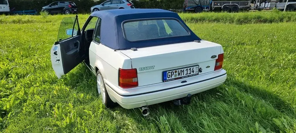 Gebraucht Ford Escort Cabriolet 102 PS (75 kW) 1990 Weiß Cabrio