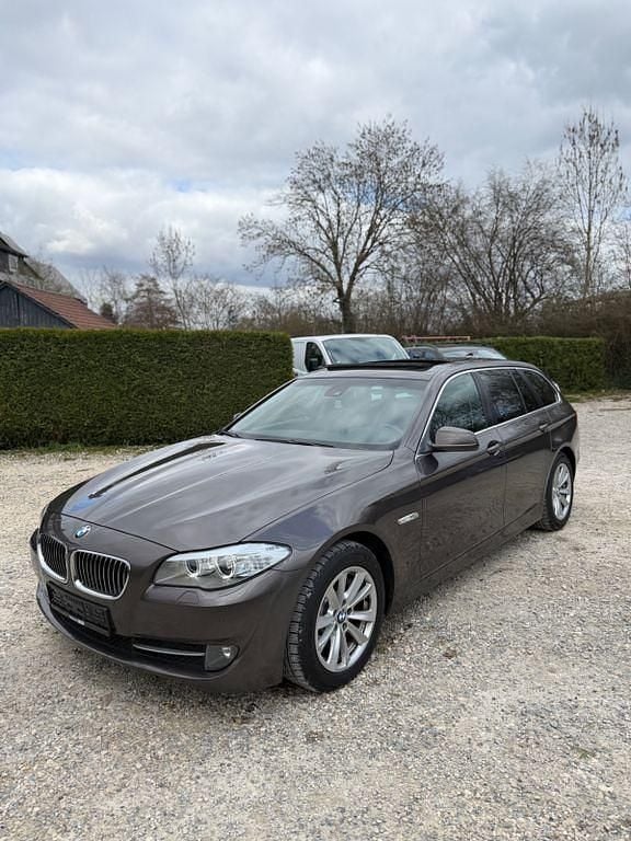 Gebraucht BMW 530 Sport Line 258 PS (189 kW) 2012 Braun Kombi