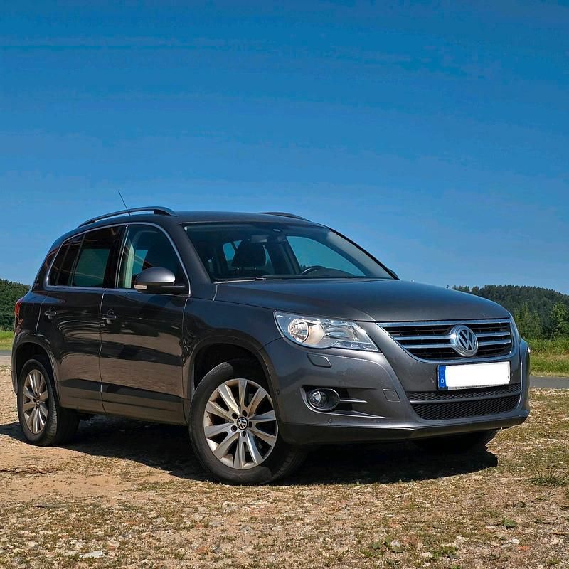 Grau Gebraucht 2010 VW Tiguan Team SUV | 7.700 € (Fairer Preis) - Bild 1/4