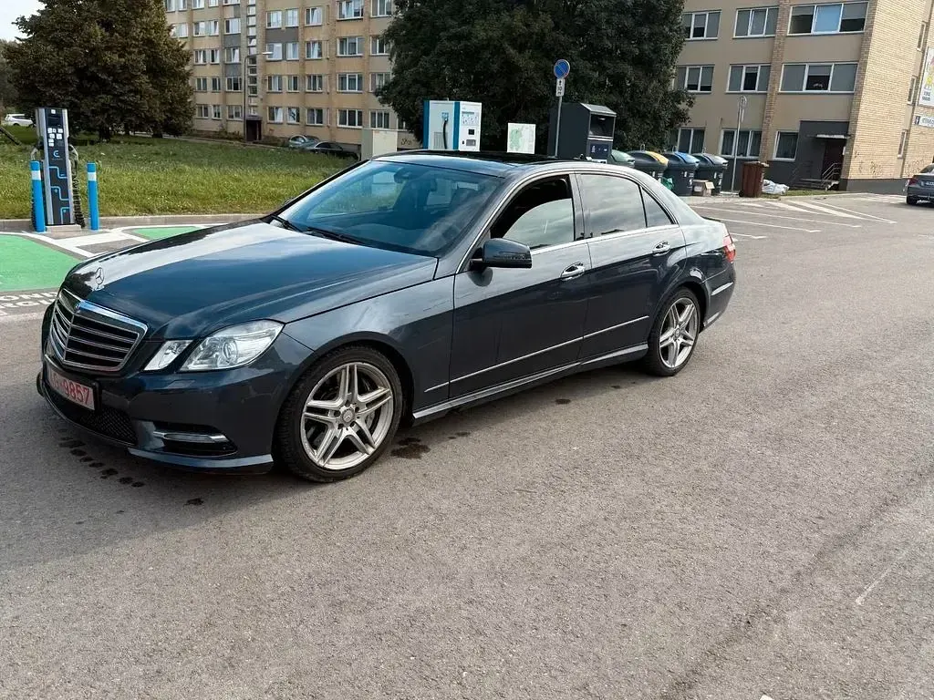 Gebraucht Mercedes E500 Avantgarde 408 PS (300 kW) 2013 Grau Limousine