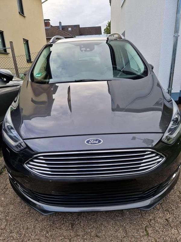 Grau Gebraucht 2018 Ford Grand C-Max Van / Kleinbus | 13.990 € (Fairer Preis) - Bild 1/4