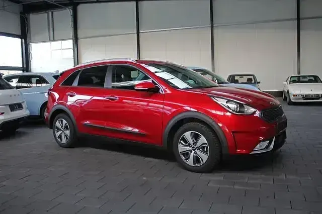 Używany Kia Niro Vision 141 KM (103 kW) 2019 Czerwony SUV