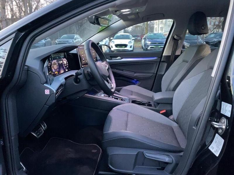Gebraucht VW Golf VIII 116 PS (85 kW) 2024 Grenadillschwarz metallic Kombi