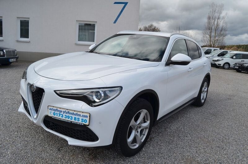 Weiß Gebraucht 2019 Alfa Romeo Stelvio Super SUV | 20.900 € (Superpreis) - Bild 1/4