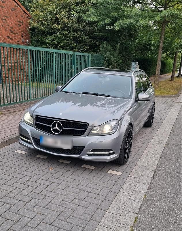 Grau Gebraucht 2012 Mercedes C250 Kombi | 8.900 € (Fairer Preis) - Bild 1/4