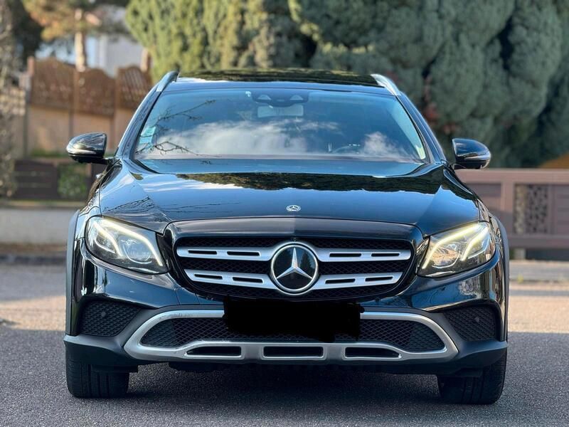 Schwarz Gebraucht 2019 Mercedes E220 Kombi | 28.700 € (Superpreis) - Bild 1/4