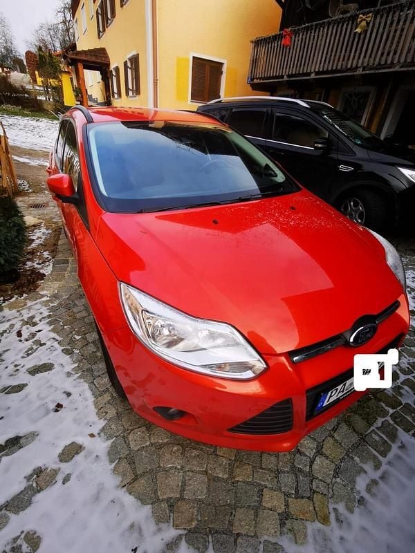 Rot Gebraucht 2011 Ford Focus Limousine | 4.000 € - Bild 1/4