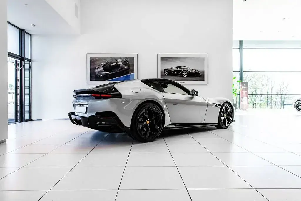 Second-hand Ferrari 12 Cilindri 829 CP (609 kW) 2025 Argintiu