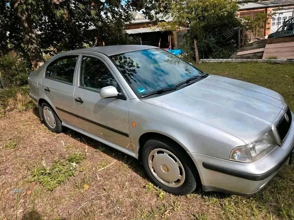 Gebraucht Skoda Octavia 101 PS (74 kW) 2000 Silber Limousine