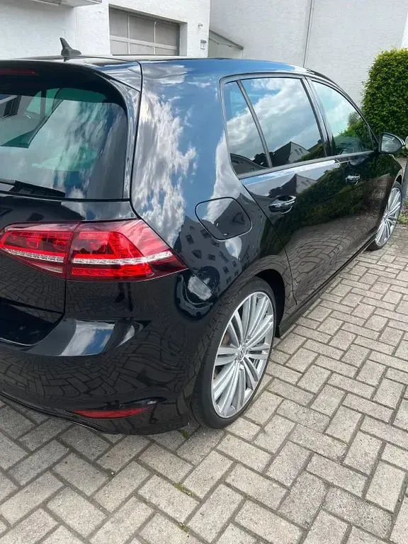 Gebraucht VW Golf VII Highline 150 PS (110 kW) 2015 Schwarz Limousine
