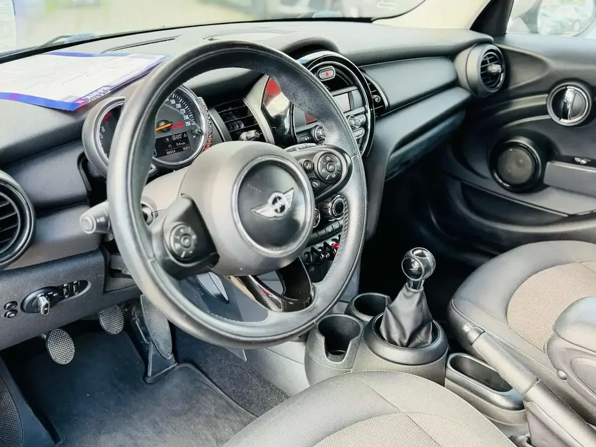 Gebraucht Mini ONE 102 PS (75 kW) 2015 Moonwalk grey (metallic) Kleinwagen
