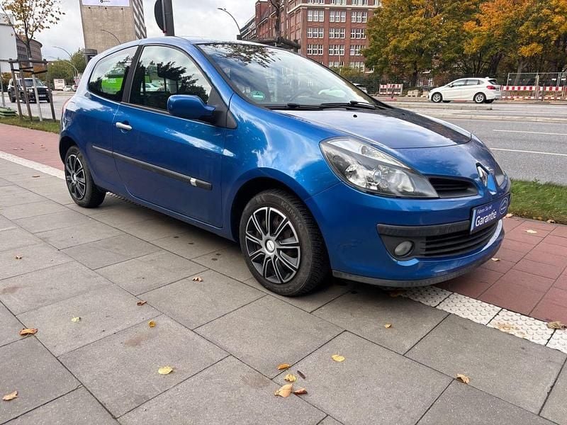 Blau Gebraucht 2006 Renault Clio III Dynamique Limousine | 1.700 € (Superpreis) - Bild 1/4