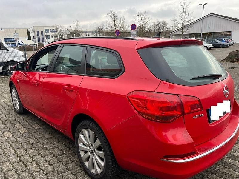 Gebraucht Opel Astra Active 120 PS (88 kW) 2013 Rot Kombi