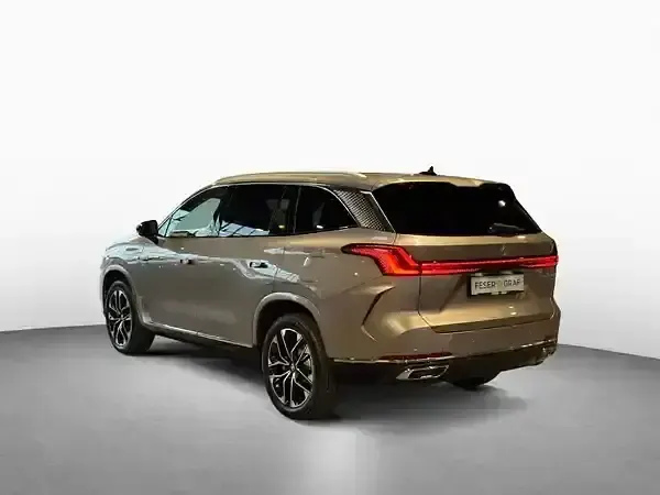 Neu MG MGS9 299 PS (219 kW) 2026 Silber SUV