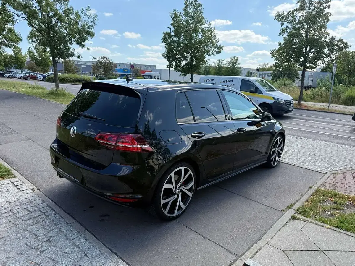 Gebraucht VW Golf VII GTD 184 PS (135 kW) 2016 Deep black perleffekt Limousine