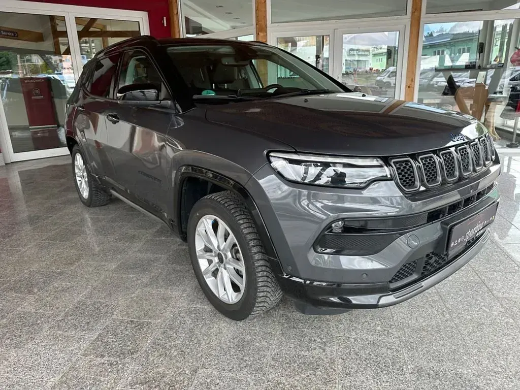 Gebraucht Jeep Compass 179 PS (131 kW) 2024 Grau SUV