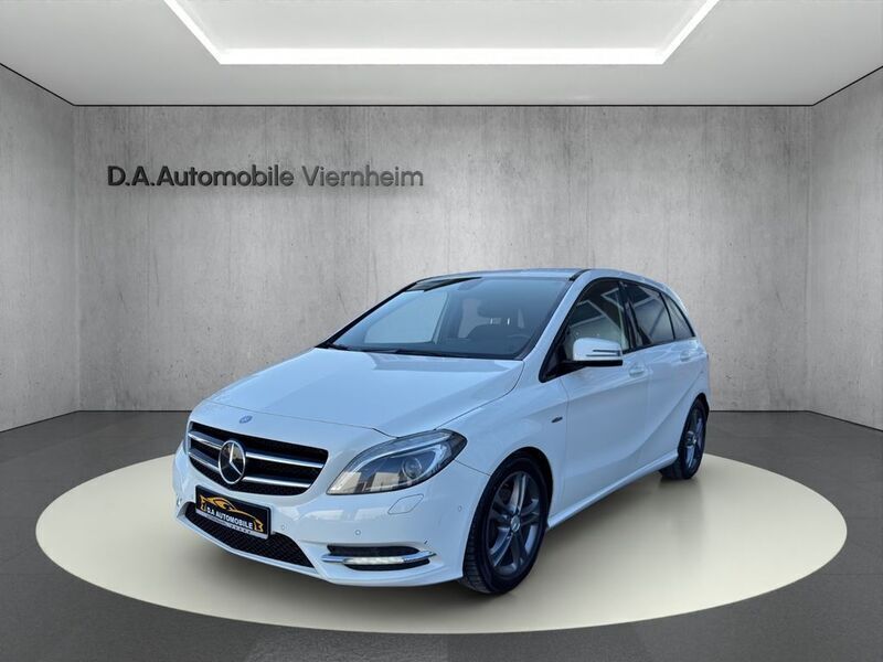 Weiß Gebraucht 2012 Mercedes B180 Van / Kleinbus | 8.990 € (Fairer Preis) - Bild 1/4