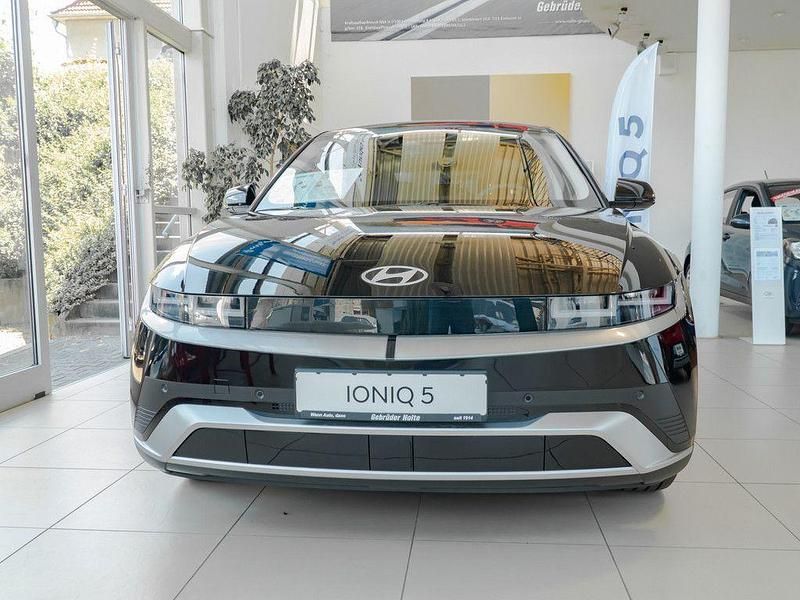 Neu Hyundai Ioniq Techniq 125 kW (170 PS) 2025 Abyss black Kleinwagen