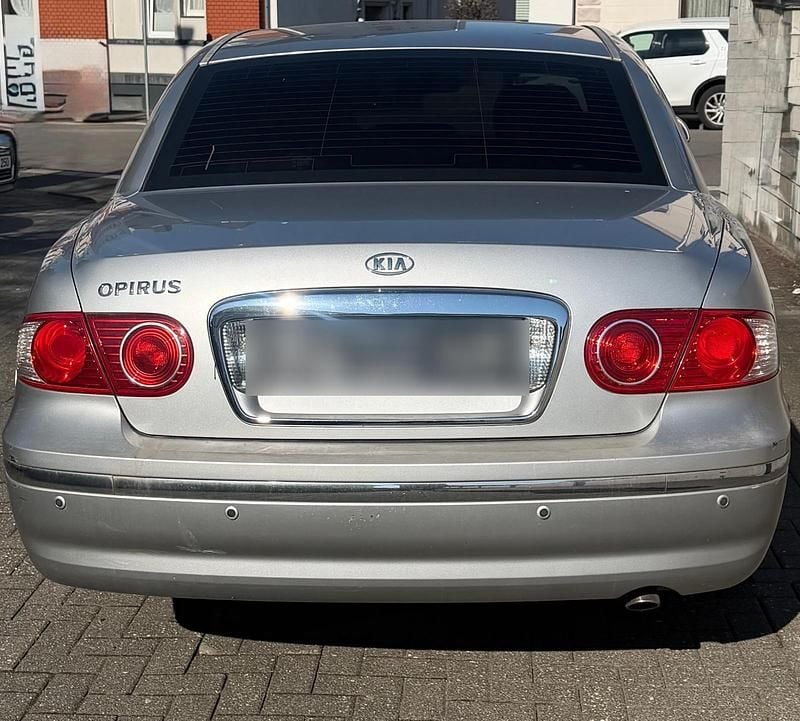 Gebraucht Kia Opirus 203 PS (149 kW) 2006 Silber Limousine