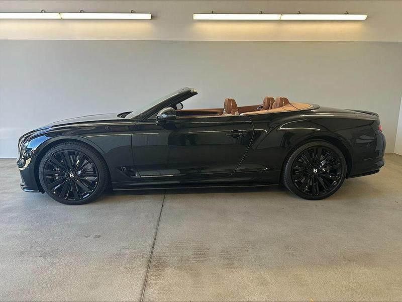 Second-hand Bentley Continental 659 CP (484 kW) 2024 Verde Cabrio