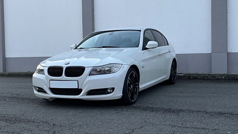 Weiß Gebraucht 2009 BMW 318 Comfort Edition Limousine | 6.999 € (Etwas zu teuer) - Bild 1/4