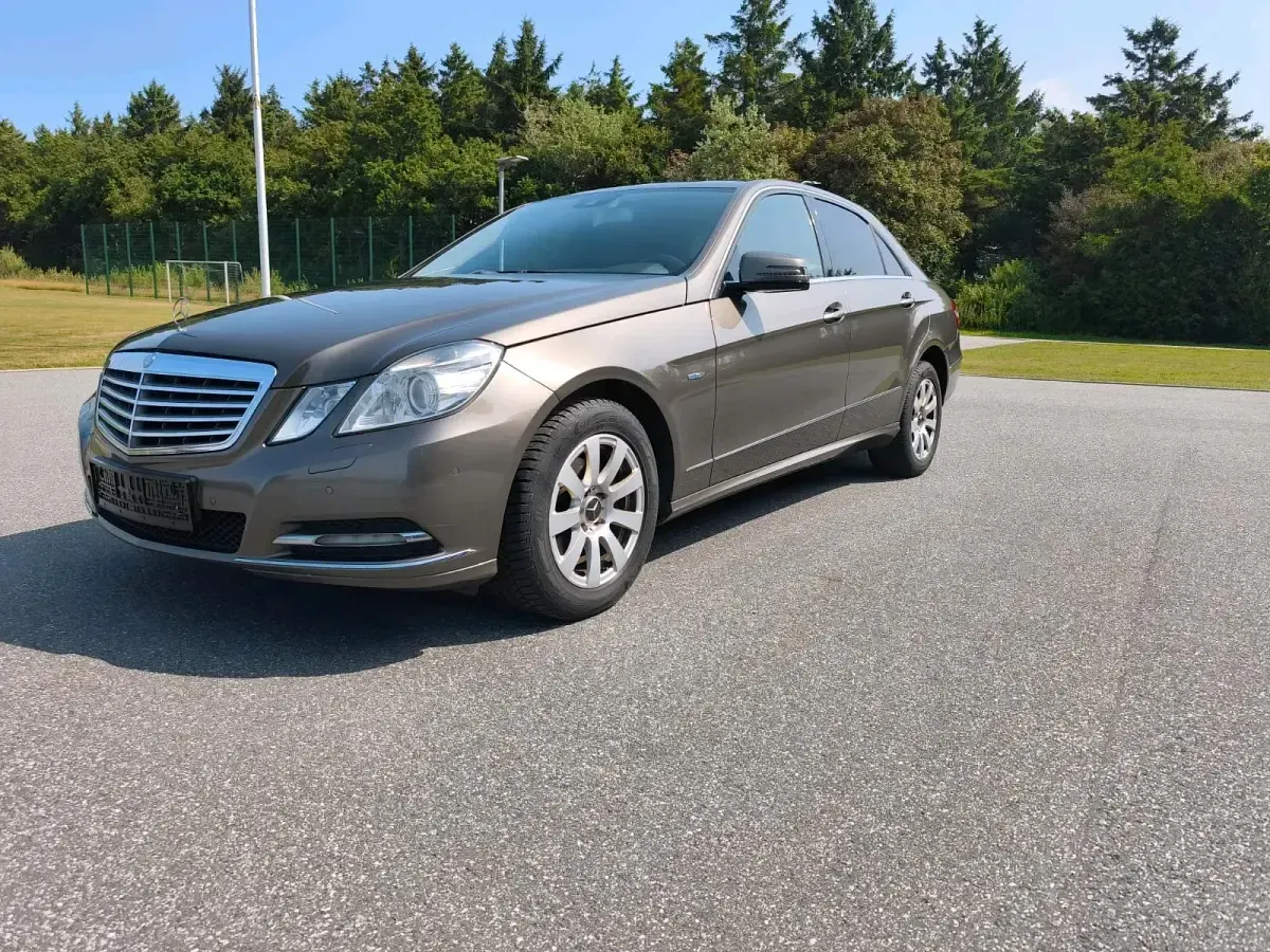 Gebraucht Mercedes E220 170 PS (125 kW) 2013 Braun Limousine