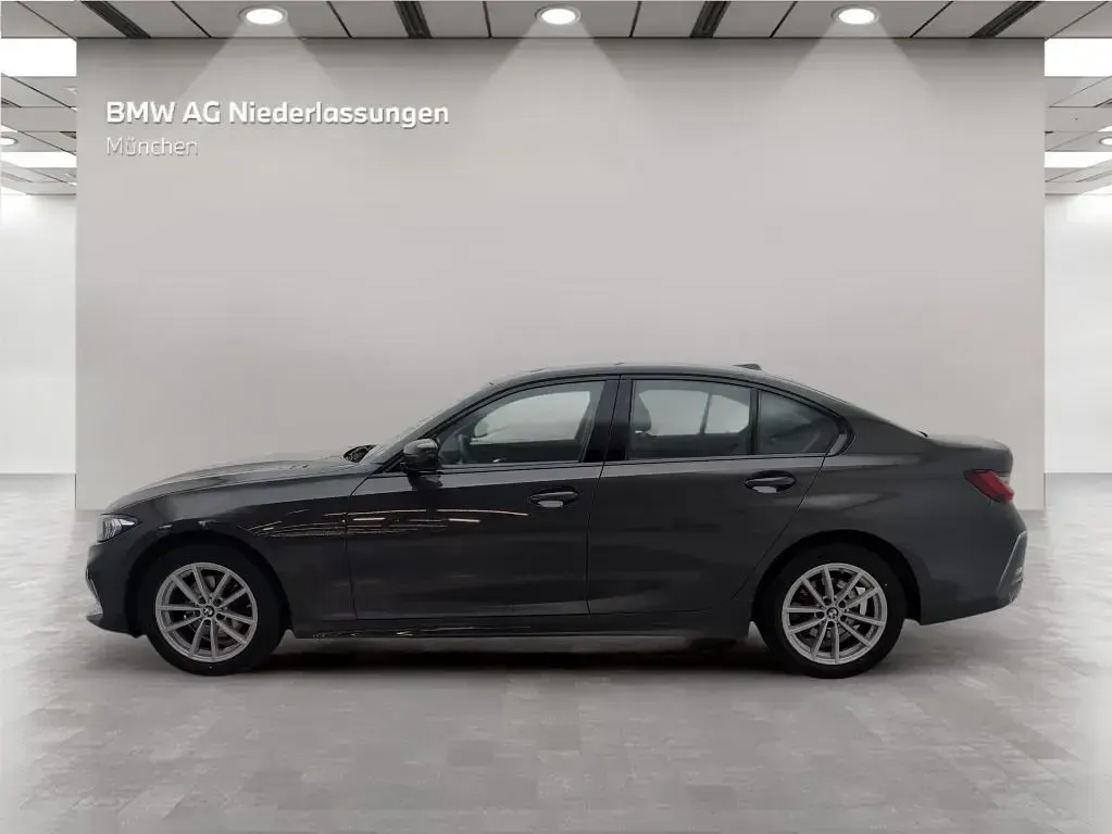 Gebraucht BMW 320 Sport Line 184 PS (135 kW) 2023 Grau Limousine