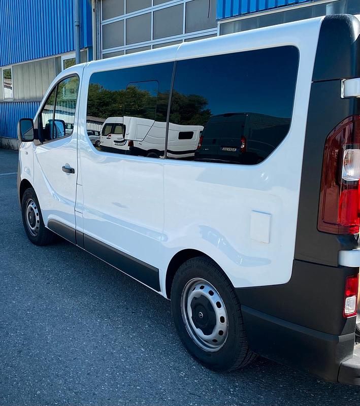 Gebraucht Opel Vivaro 125 PS (91 kW) 2018 Weiß Van / Kleinbus