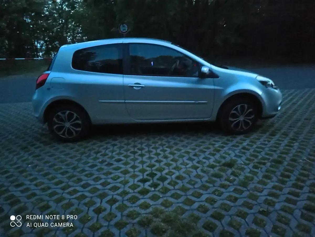 Gebraucht Renault Clio III Dynamique 75 PS (55 kW) 2009 Silber Limousine