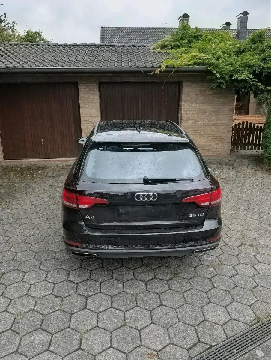 Gebraucht Audi A4 150 PS (110 kW) 2019 Schwarz Kombi