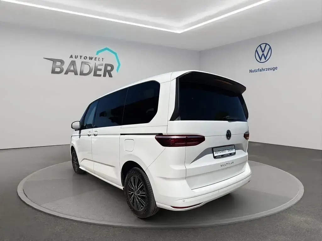 Usado VW Multivan Life 150 HP (110 kW) 2023 Branco Monovolume