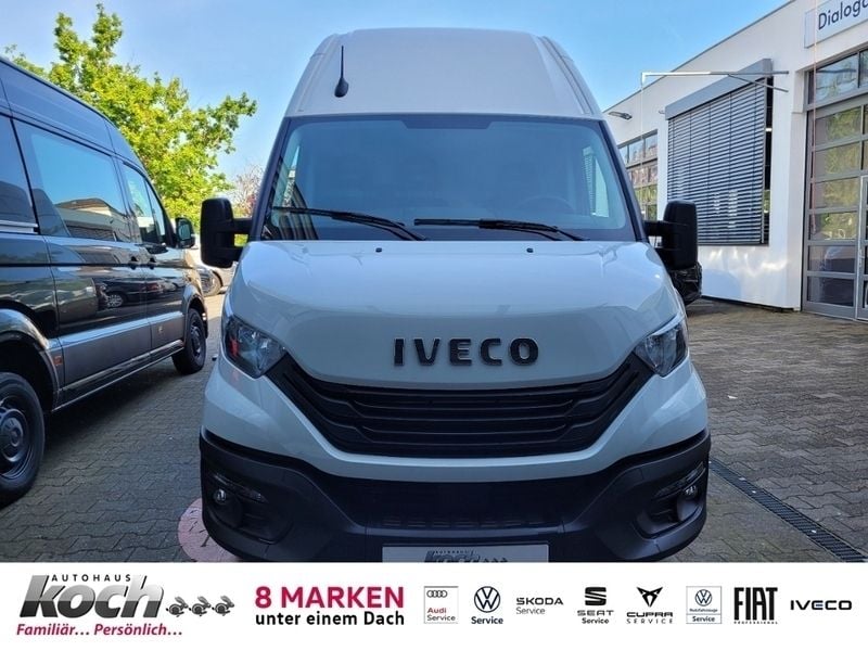 Weiß Gebraucht 2023 Iveco Daily Van | 34.530 € (Fairer Preis) - Bild 1/4