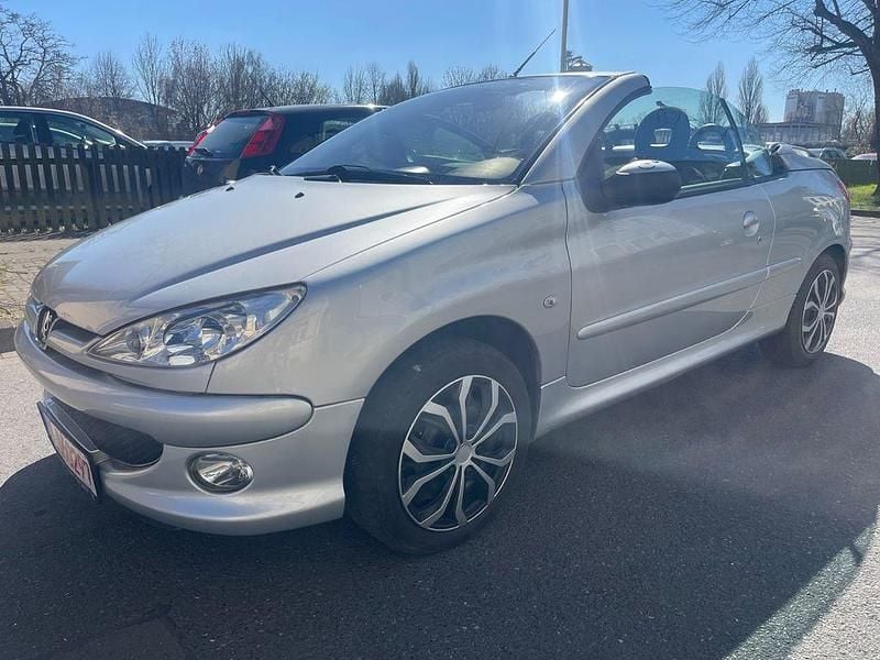 Grau Gebraucht 2007 Peugeot 206 CC Filou Cabrio | 2.299 € (Fairer Preis) - Bild 1/4