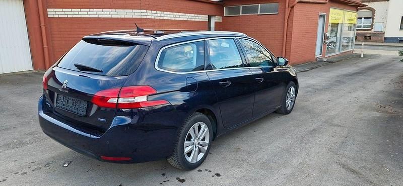 Gebraucht Peugeot 308 SW Allure 120 PS (88 kW) 2016 Blauschwarz Kombi