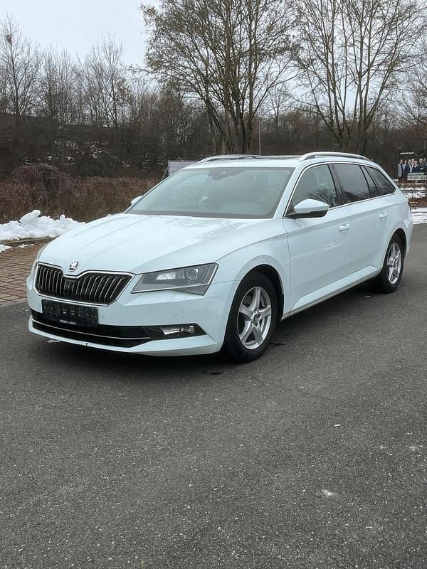 Gebraucht Skoda Superb 150 PS (110 kW) 2017 Weiß Kombi
