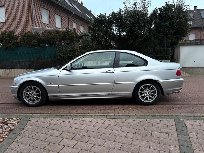 Andere farben Gebraucht 2002 BMW 318 Coupé | 2.700 € (Guter Preis) - Bild 1/4