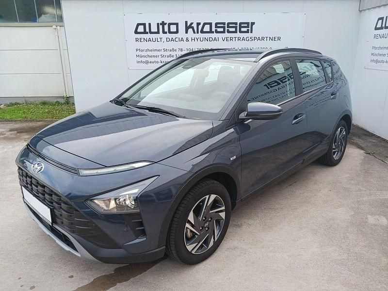 Grau Gebraucht 2024 Hyundai Bayon Trend SUV | 19.590 € (Fairer Preis) - Bild 1/4