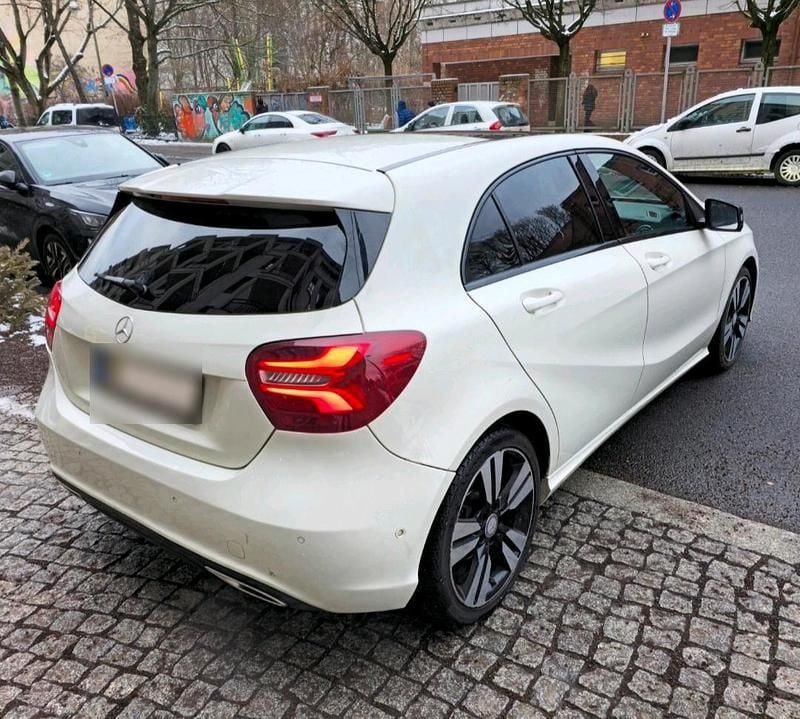 Gebraucht Mercedes A160 101 PS (74 kW) 2016 Weiß Kleinwagen