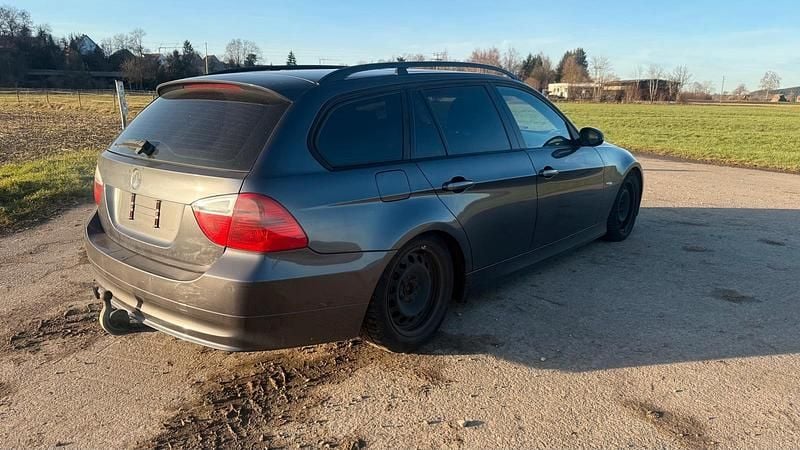 Gebraucht BMW 320 163 PS (119 kW) 2006 Grau Kombi