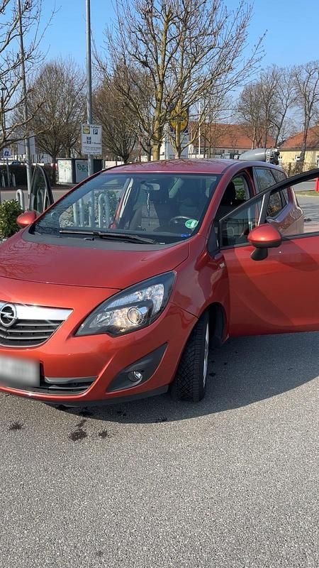 Gebraucht Opel Meriva 101 PS (74 kW) 2011 Rot Van / Kleinbus