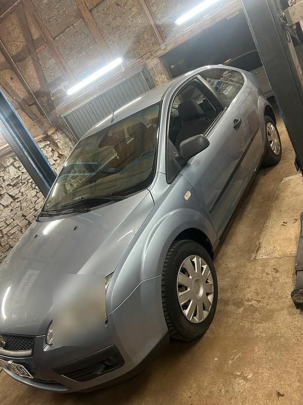 Blau Gebraucht 2005 Ford Focus Coupé | 1.500 € (Fairer Preis) - Bild 1/4