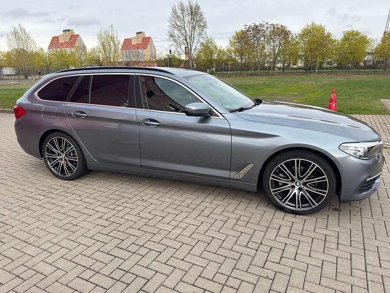 Gebraucht BMW 520 190 PS (139 kW) 2018 Grau Kombi