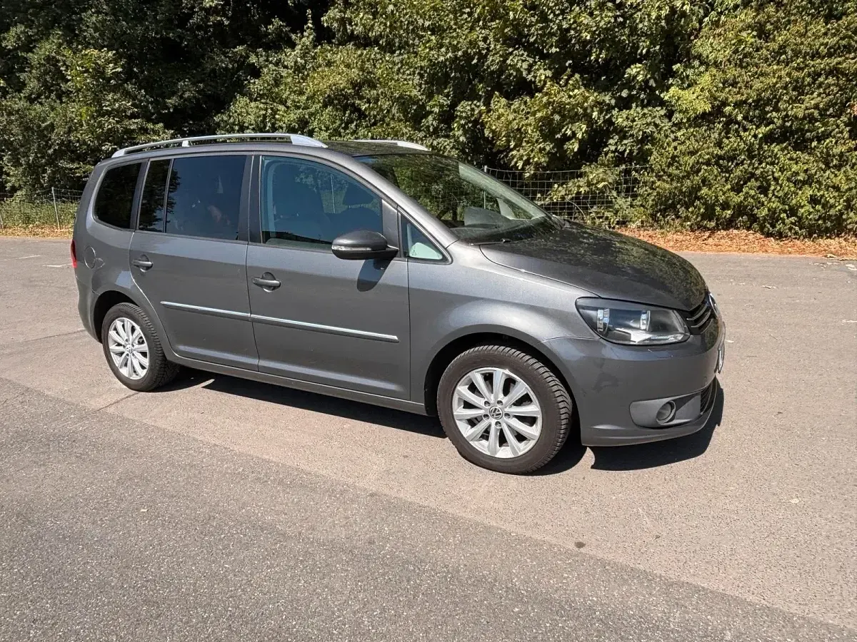 Gebraucht VW Touran Highline 140 PS (102 kW) 2011 Grau Van / Kleinbus