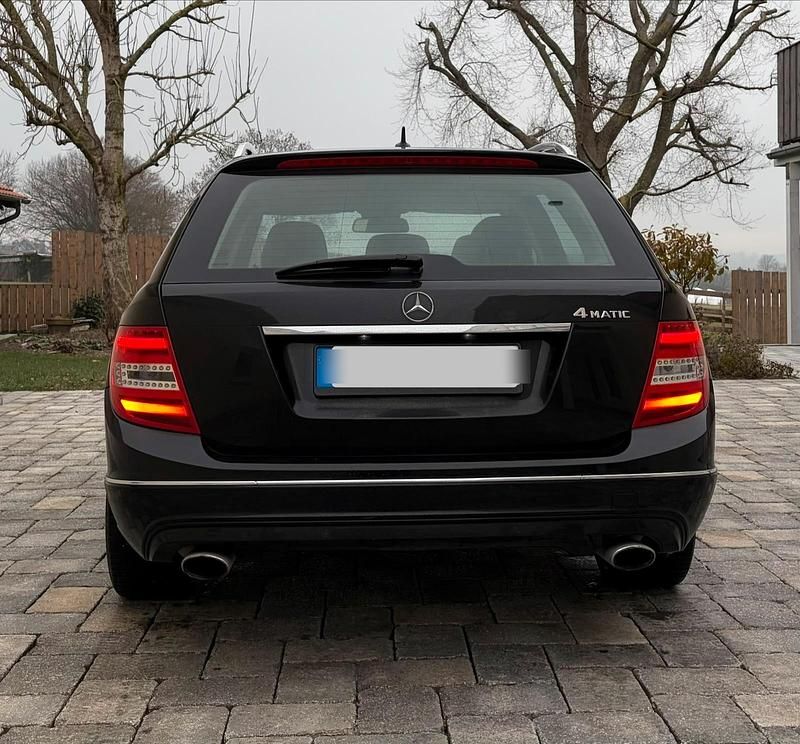 Gebraucht Mercedes C300 231 PS (169 kW) 2012 Schwarz Kombi