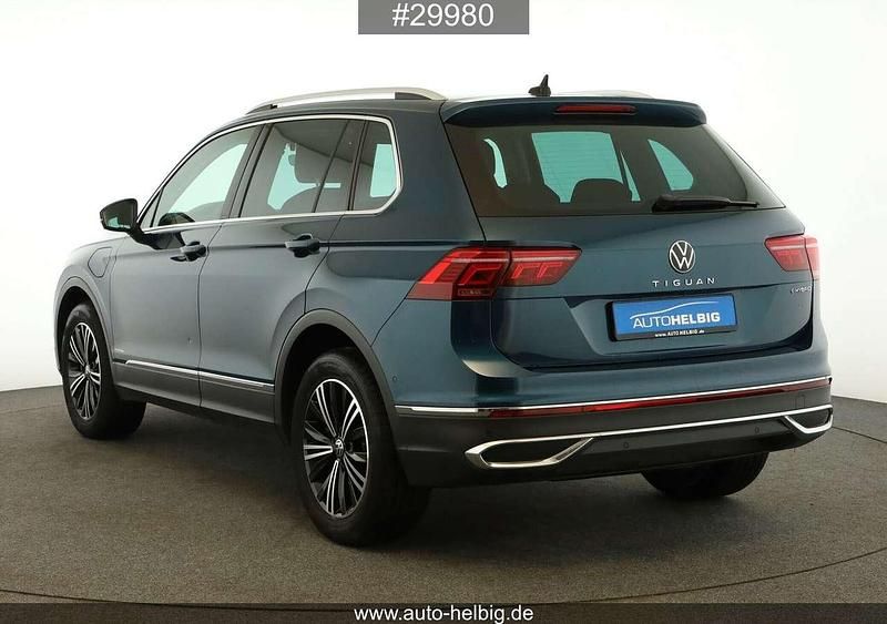 Gebraucht VW Tiguan Elegance 245 PS (180 kW) 2022 Nightshade blue metallic SUV