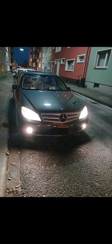 Grau Gebraucht 2009 Mercedes C350 Limousine | 6.200 € (Guter Preis) - Bild 1/4
