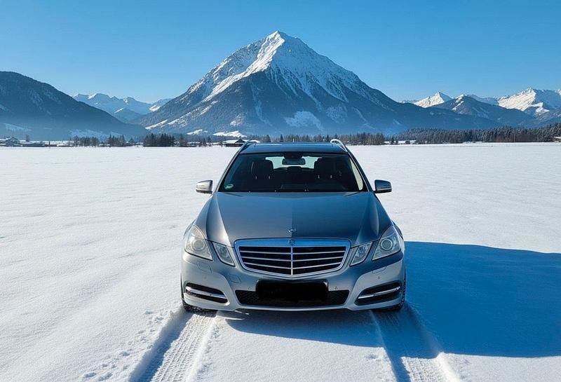 Gebraucht Mercedes E220 Avantgarde 170 PS (125 kW) 2012 Grau Kombi